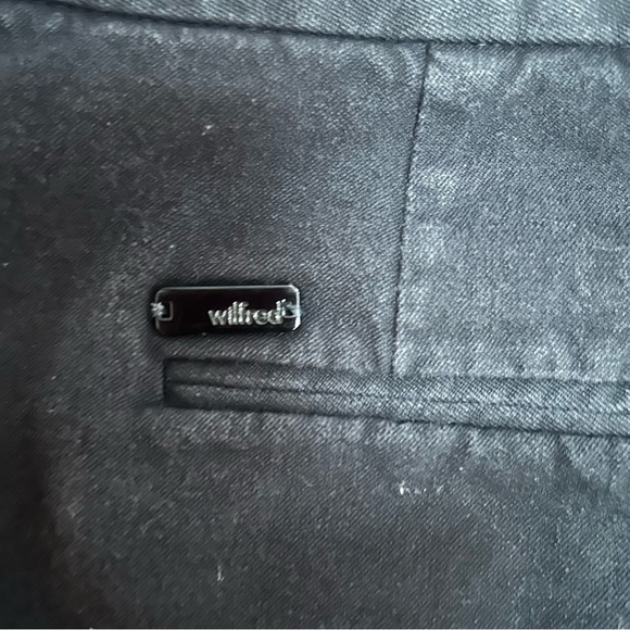 Aritzia Wilfred Women’s low rise black cotton micro cargo shorts. Size 6 - Picture 9 of 13